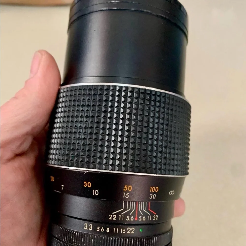 Focal MC Auto Zoom 80–200mm f/4.0 Telephoto Lens Minolta MD Mount Japan Vintage